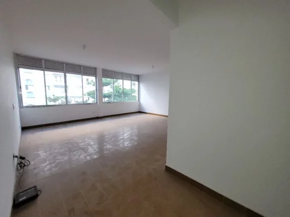 Imagem ASTÚRIAS - LOCALIZAÇÃO PRIVILEGIADA, UMA QUADRA DA PRAIA, AMPLO APARTAMENTO COM 100 M² ÚTEIS, GARAGEM DEMARCADA NO PRÉDIO, SERVIÇO DE PRAIA.
