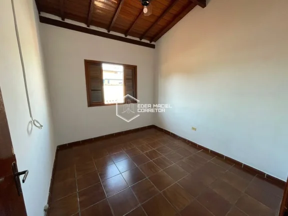 Imagem Está procurando o lugar perfeito para morar? Este sobrado é o que você precisa! Localizado no des...