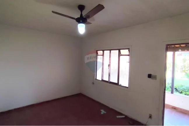 Imagem Casa com três quartos, Perto da Praia e da Praça da 70, Itaipuaçu Terreno completo