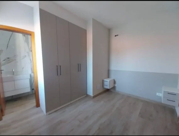 Imagem Casa Nova com fino acabamento com armários!!!
