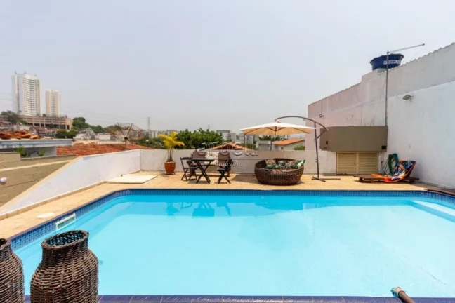 Imagem Casa com 460 metros quadrados de área total e 250 metros quadrados de área construída. Com 4 dorm...