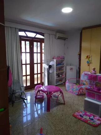 Imagem Casa Duplex para Venda em Rio de Janeiro, Jacarepaguá, 4 dormitórios, 4 suítes, 5 banheiros, 3 vagas