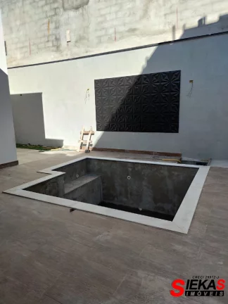 Imagem Imóvel de alto padrão com 3 quartos, 3 suítes e 4 vagas de garagem em Mogi das Cruzes-SP, Cidade Parquelandia.