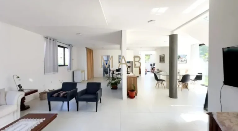 Imagem Casa de Alto Padrão à Venda em Lindo Condomínio na Cachoeira do Bom Jesus - Florianópolis SC!