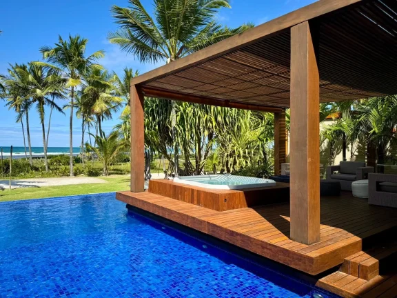 Imagem Casa em Condomínio à venda em Praia do Forte -BA com vista para o mar