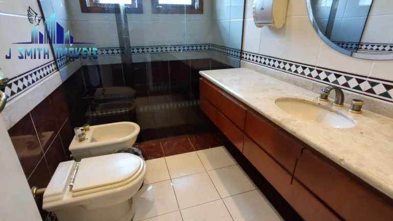 Imagem CASA EM TERRENO 4.072m². ZONA MISTA. PERFIL DE CHÁCARA OU COMERCIAL.