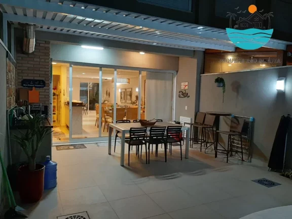 Imagem Casa para alugar em condomínio fechado em Juquehy com 4 dormitórios, 2 suíte, 50m da praia - Acomodação máx. 10 pessoas | Juquehy Imobiliária