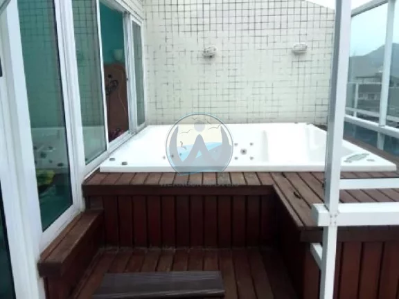 Imagem Luxuoso apartamento à venda em Ubatuba-SP, no bairro Praia Grande, com 5 quartos, 5 suítes, 1 sala, 7 banheiros, 4 vagas de garagem e 330m² de área.