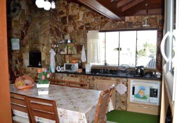 Imagem Sobrado com Sala Comercial no Bairro Cordeiros - Itajaí