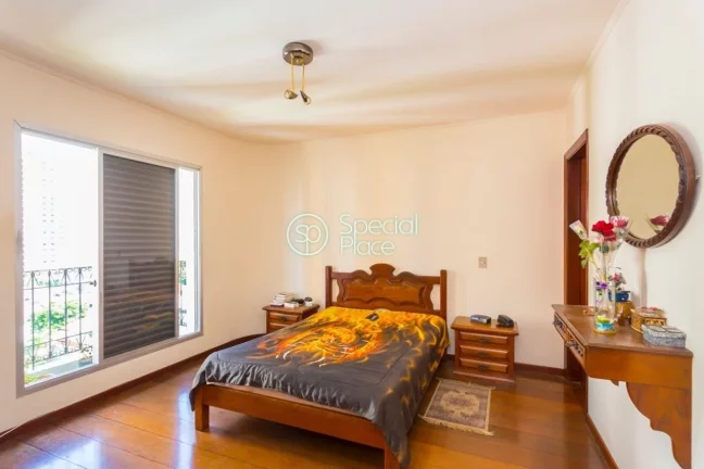 Imagem Ótimo apartamento com 159m2 de área privativa, 4 dormitórios ( 1 suíte ) e 2 vagas na garagem. L...