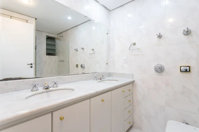 Imagem Apartamento 126M² Reformado, 3Q, 1 Suíte, 2 Banheiros, 1 Vaga, Churrasqueira, Salão de Festas, Portaria 24h.
