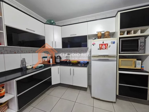 Imagem Sobrado com 3 Quartos à venda, 145m² - Campo Grande