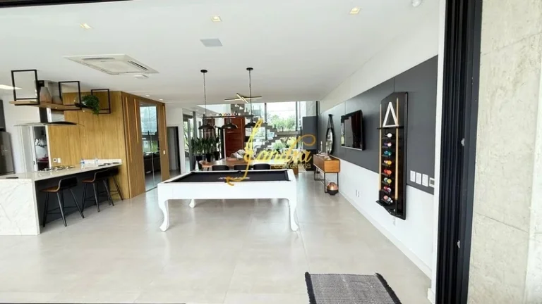 Imagem Sobrado finamente mobiliado e decorado com 472m2 de área construída e piscina