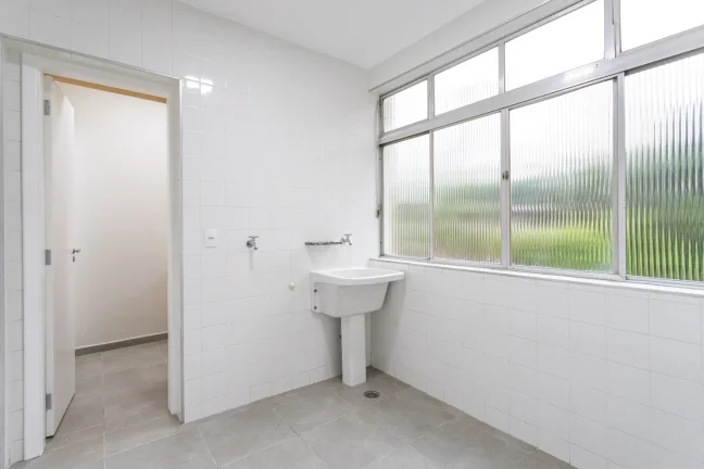 Imagem Apartamento 134M², 3Q, 1 Suíte, 2 Banheiros, 1 Vaga, Armários, Ar Condicionado.