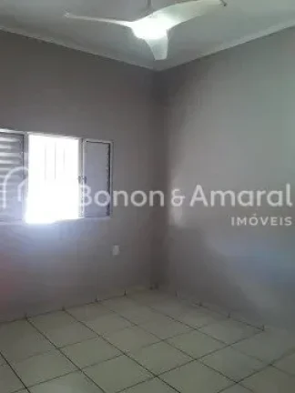 Imagem Excelente oportunidade para morar ou investir! Esta casa oferece uma estrutura ampla e funcional, pe...