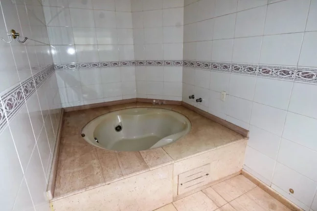 Imagem Cobertura à venda na Vila Madalena com 3 suítes e 3 vagas com piscina.