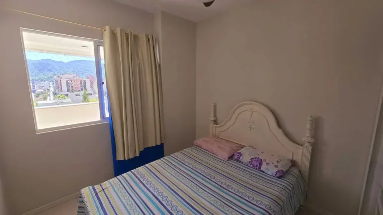 Imagem Apartamento quadra mar com 2 dormitórios sendo 1 suíte e 1 vaga em Balneário Camboriú/SC