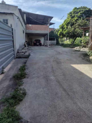 VENDE-SE CASA COM TERRENO GRANDE CRECI/MG 42.187