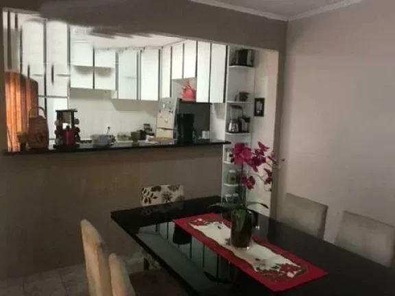 Imagem Sobrado com 3 Quartos e 3 banheiros à Venda, 237 m² por R$ 650.000