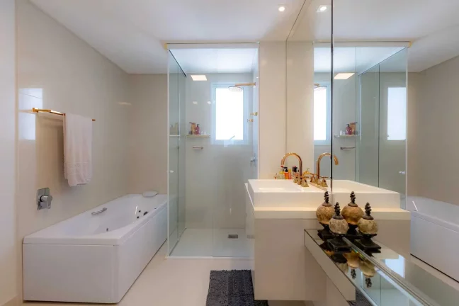 Imagem Apartamento frente mar pronto pra morar! Com 3 suítes e 4 vagas de garagem na Praia Brava - Itajaí