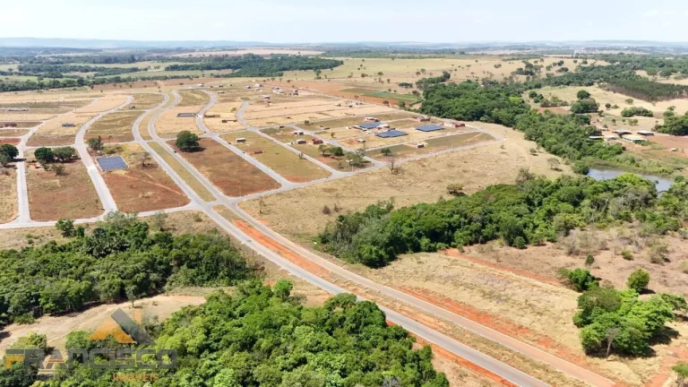 LOTE A PRESTAÇÃO COM PARCELAS DE 518,99 MENSAIS
