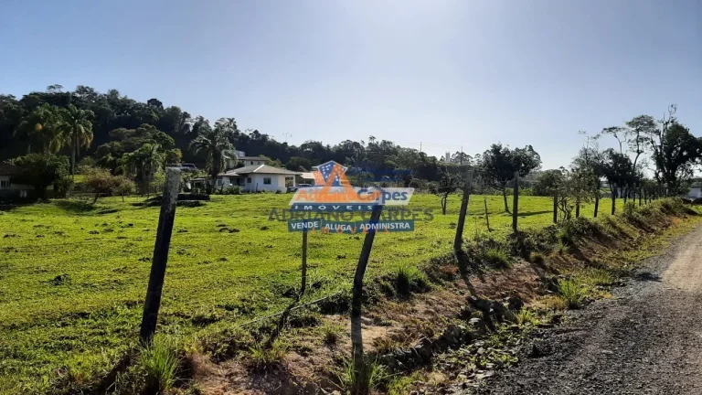 Imagem Adriano Carpes Imóveis vende terreno grande as margens da BR 101 em Balneário Piçarras.
