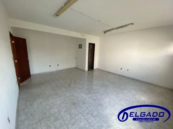 Imagem DELGADO aluga SALAS COMERCIAIS com 30m2 de frente para AV 22 DE MAIO - Centro - Itaborai-RJ.