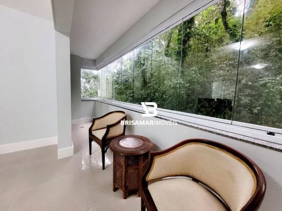 Imagem PITANGUEIRAS- CALÇADÃO , LINDO APARTAMENTO TOTALMENTE REFORMADO , GARAGEM NO PRÉDIO.
