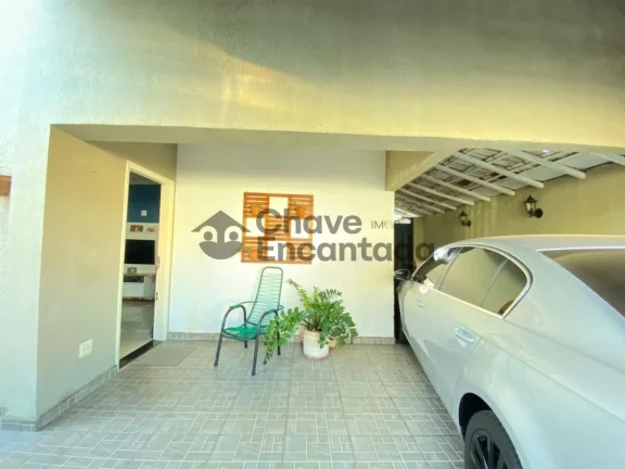 Imagem Casa no centro com quintal amplo e varanda coberta