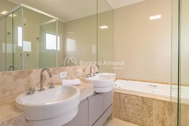 Imagem Linda e aconchegante casa à venda no Alphaville Campinas, com área construída de 210 m². Imóvel...