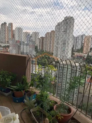 Imagem Apartamento com 5 dormitórios, sendo 3 suítes, 3 banheiros e 1 lavabo. Conta com armários na cozi...