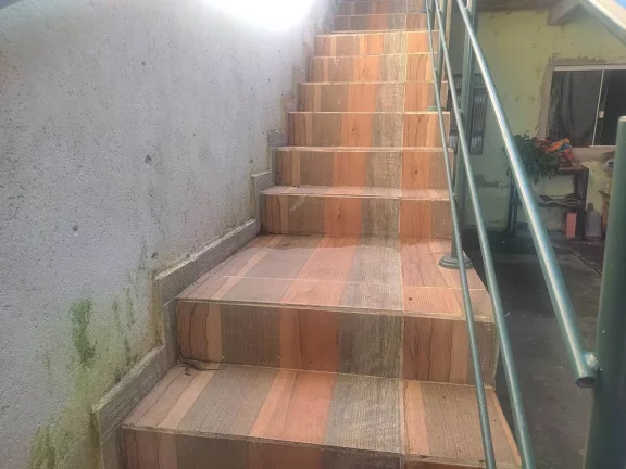 Imagem Sobrado para Venda em São José dos Pinhais, Ipê, 1 dormitório, 2 banheiros, 4 vagas