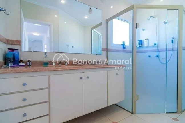 Imagem Lindo sobrado com 4 quartos, sendo 1 suíte máster, salas de jantar, estar e TV, cozinha planejada,...
