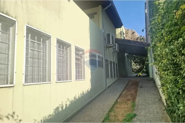 Imagem Casa com 4 quartos, 1 suíte, 6 banheiros e salão comercial. Localizada no Central Parque Sorocaba. Valor R$ 790.000. Confira! RE/MAX Shmone.