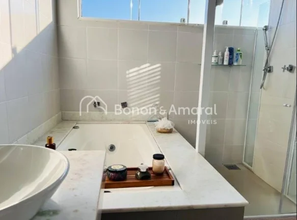 Imagem Excelente casa à venda em condomínio fechado em Valinhos/SP, com segurança 24 horas e área verde...