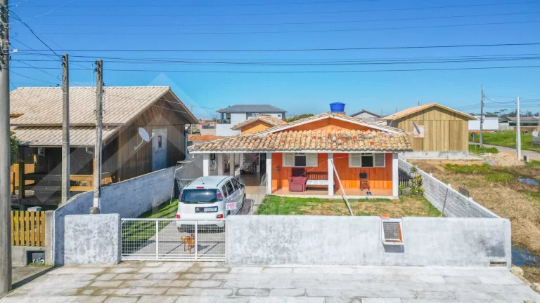 Imagem Casa com pátio na frente e atrás na zona sul