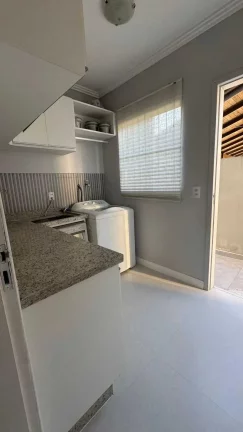 Imagem Geminado com 3 dormitórios e 4 vagas de garagem no bairro Parque Guarani em Joinville - SC