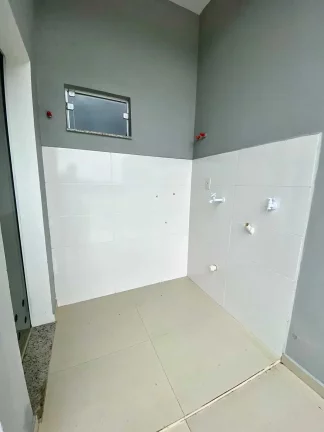 Imagem Casa com 3 dormitórios sendo 1 suíte e 2 vagas de garagem em Brusque