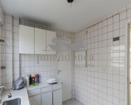 Imagem Apartamento com living para 02 ambientes com piso laminado, 02 dormitórios, banheiro, dependência ...