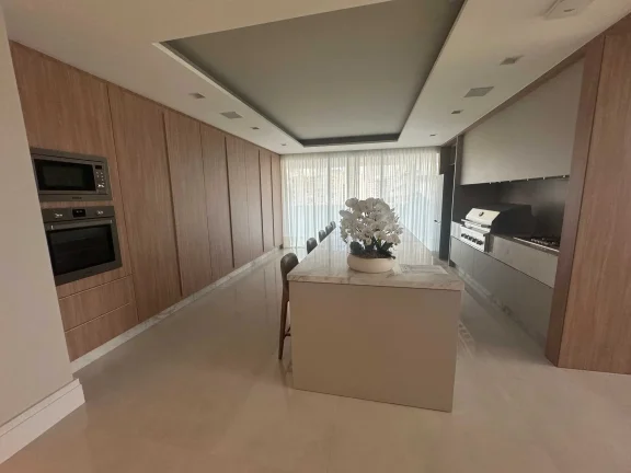 Imagem Apartamento com 3 dormitórios sendo 3 suítes e 2 vagas de garagem em Balneário Camboriú/SC