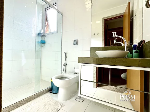 Imagem PRAIA DA COSTA - Apartamento de 4 quartos sendo 3 suítes (1 reversível) vendido de Porteira Fechada
