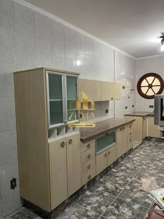 Imagem Sobrado com 363 m2, 03 suites, varias vagas de garagem, piscina.