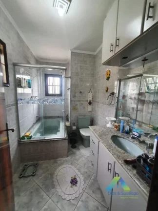 Imagem Lindo sobrado 177 metros, com excelente localização 3 dormitórios, 3 vagas, quintal espaço gourmet com ótimo valor !,