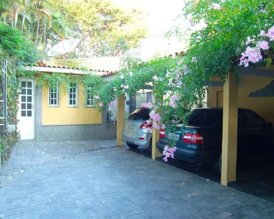 Imagem Linda casa em Condômino fechado