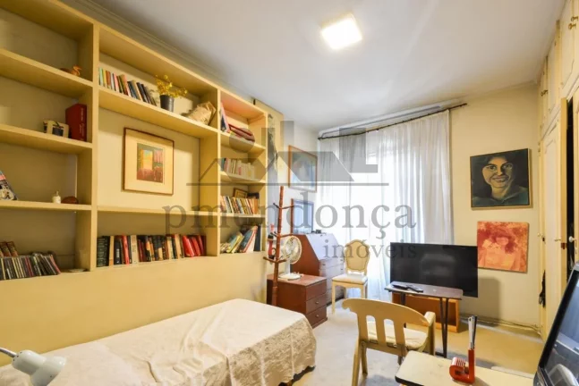 Imagem Apartamento no Jardim Paulista com 239m², 3 quartos (1 suíte) e 1 vaga.