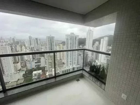 Imagem Apartamento com 4 dormitórios sendo 2 suítes, 3 vagas de garagem, no Centro de Balneário Camboriú