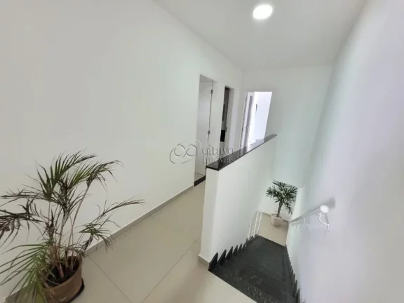 Imagem Linda casa triplex a venda no São Marcos com 3 quartos, suíte e quintal!