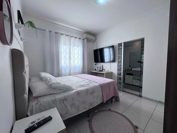Imagem Casa com 3 dormitórios sendo 1 suíte e vaga coberta para 2 carros em Itajaí