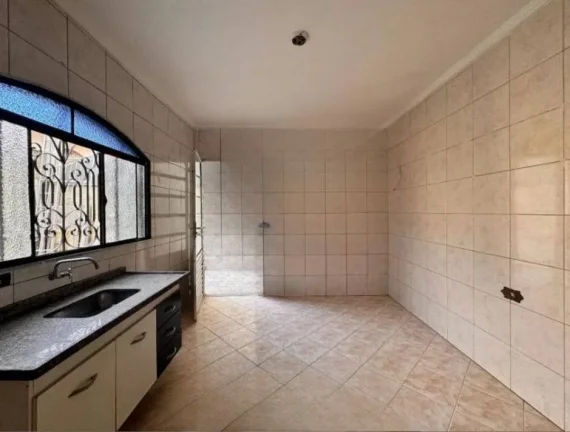 Imagem Casa para Alugar com 55mts, quintal no Jardim Rina