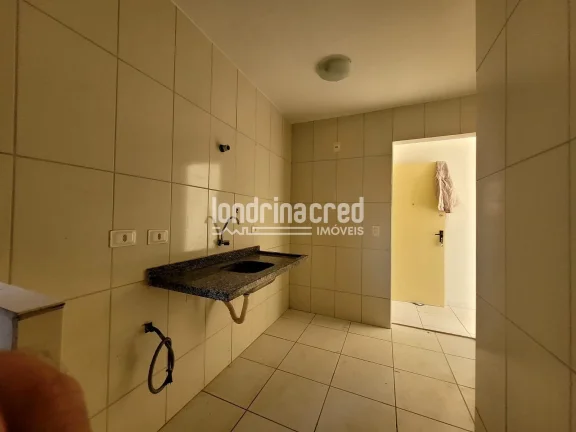 Imagem Oportunidade em Londrina: apartamento reformado no Park Nações Unidas, 3 quartos, 1 banheiro, sol da manhã, cozinha integrada e ótima localização.